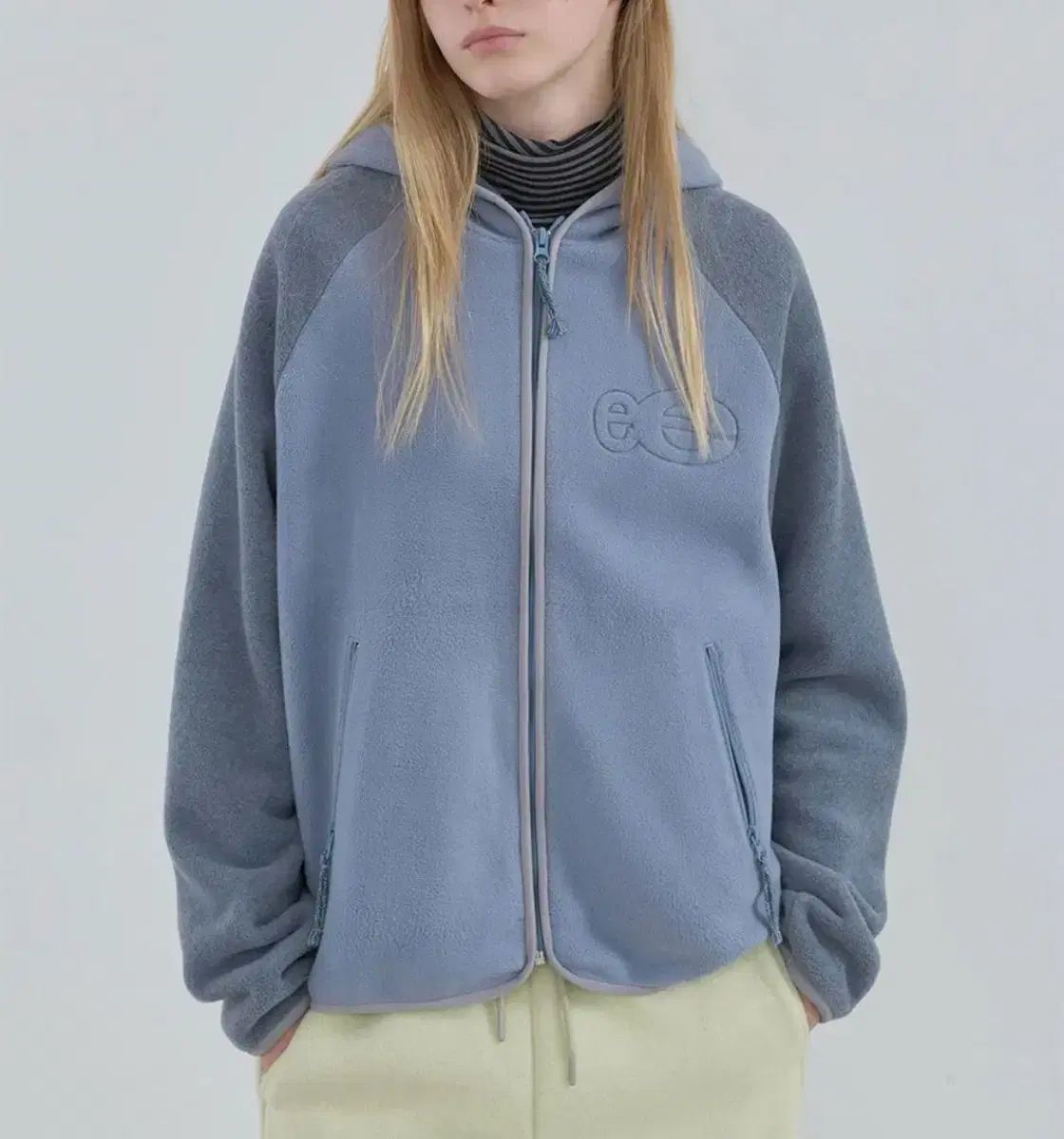エンゾーブルース フリース ジップアップ フーディー ブルーグレー