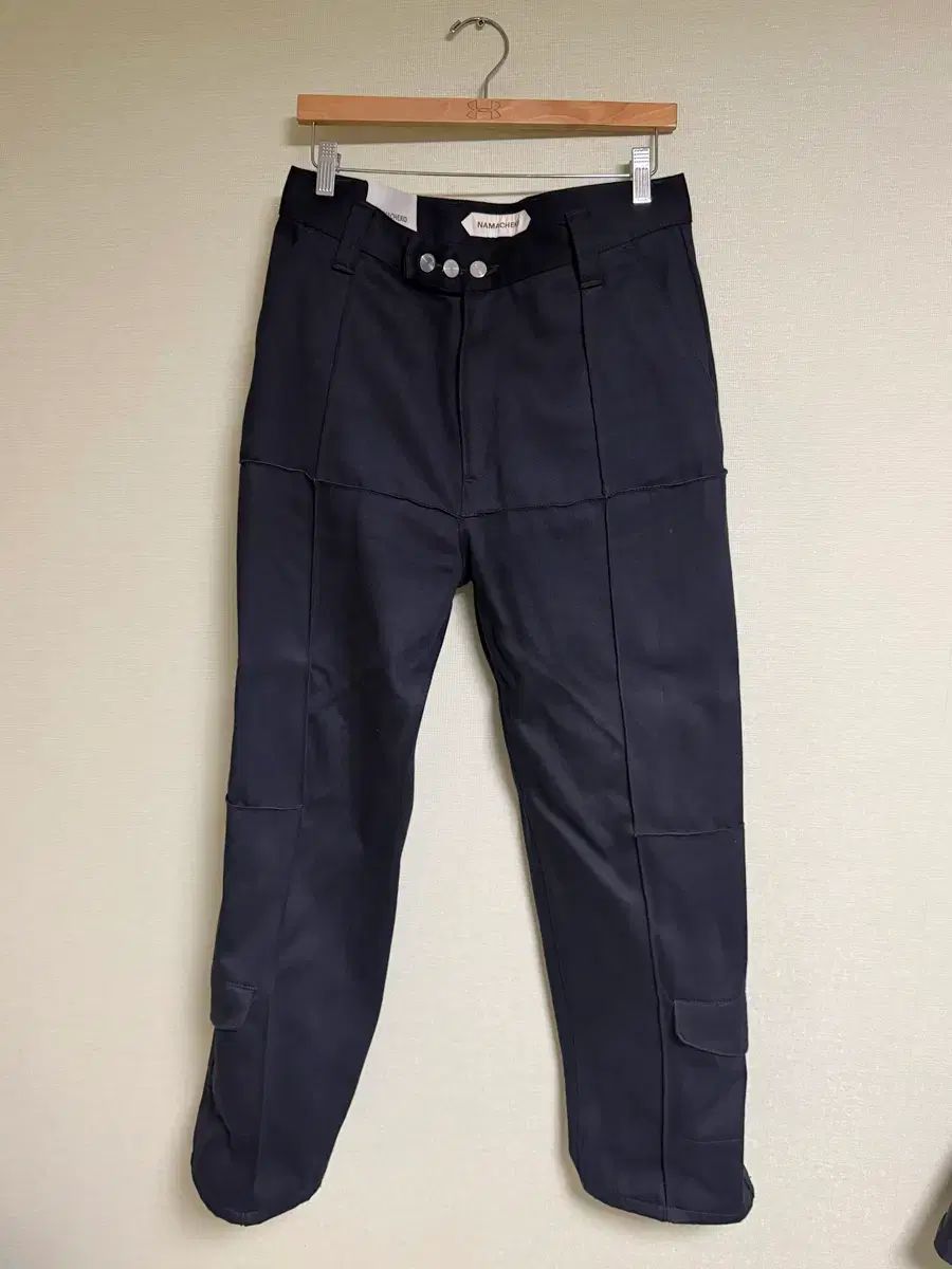 M ラマチェコ DAMNONIA PLEATED スラックス