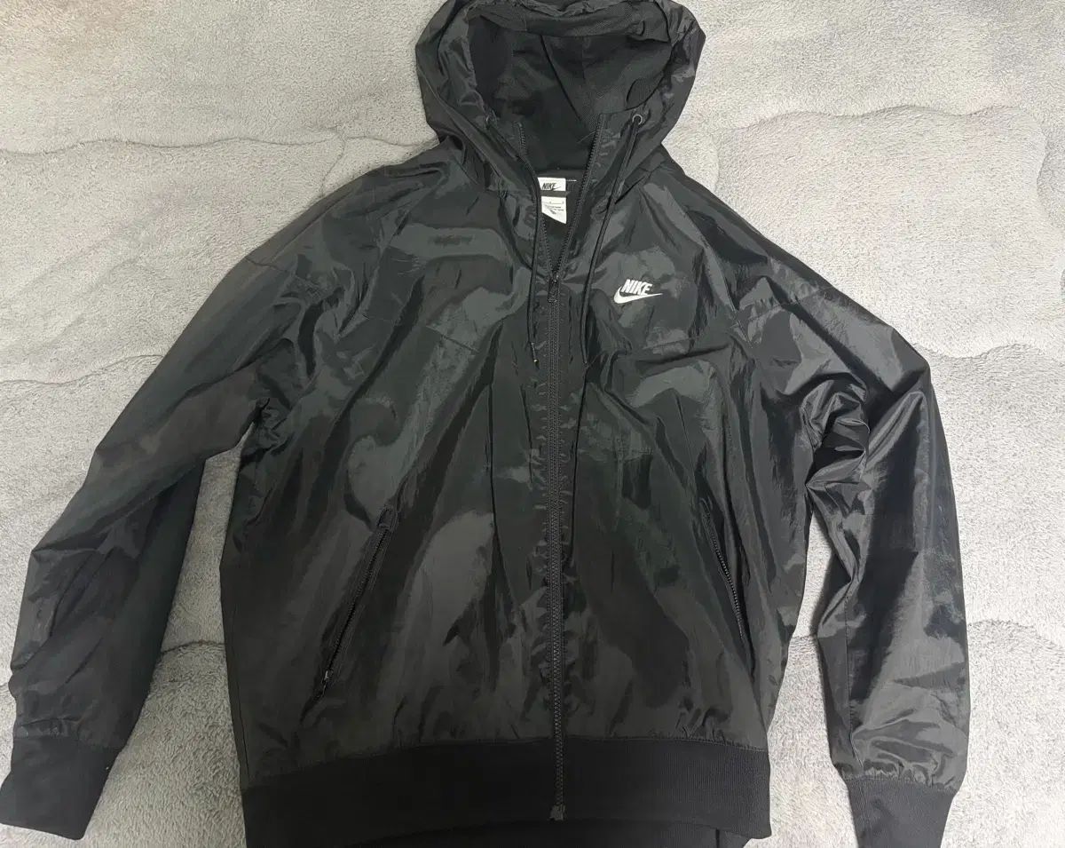 ナイキ テック ジップアップ ウィンドブレーカー