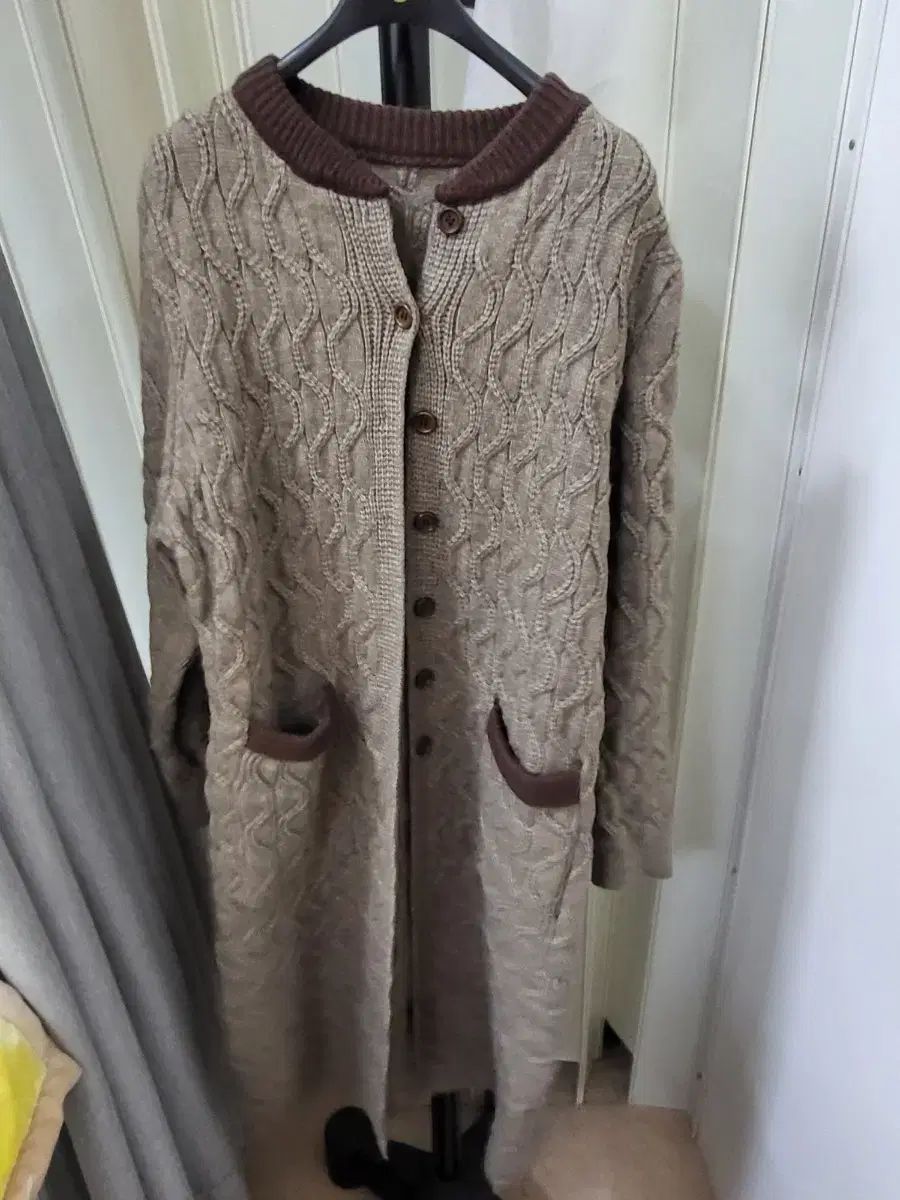 ケーブル編み ロング スポーツブラ ブラウン バイ