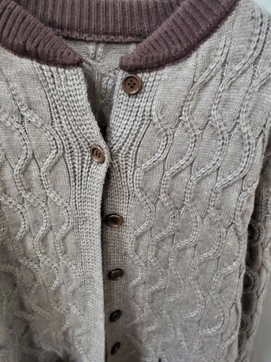 ケーブル編み ロング スポーツブラ ブラウン バイ