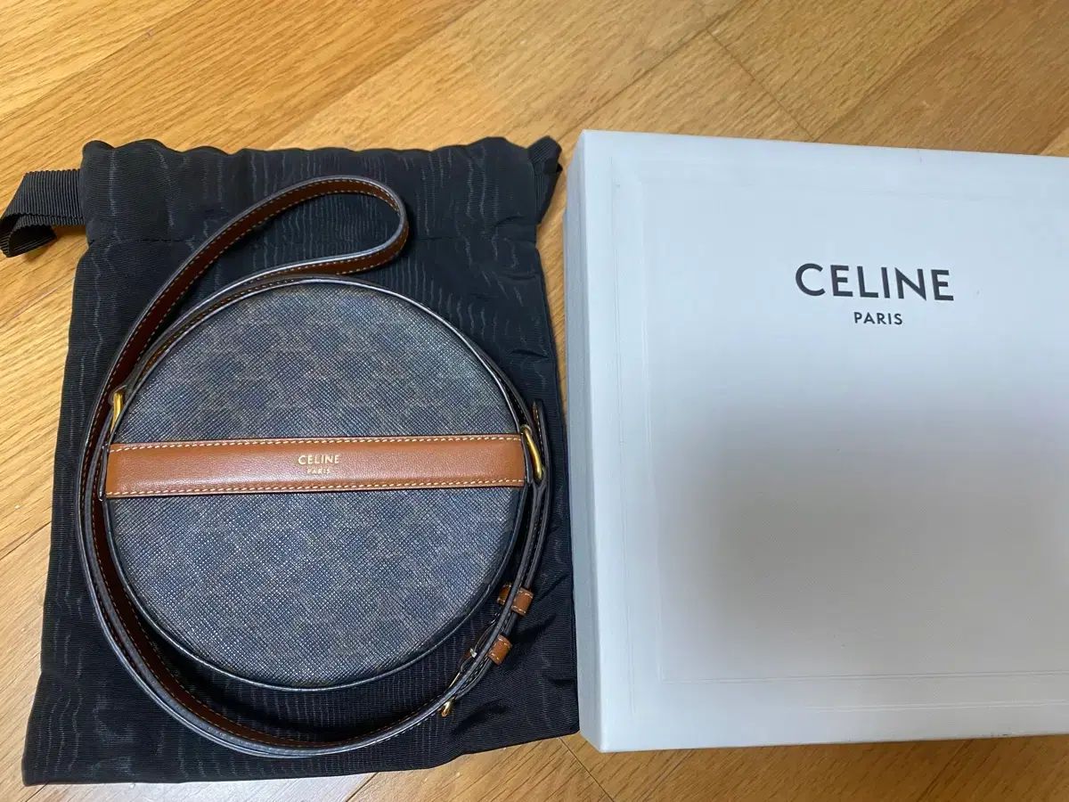 セリーヌ トリオンフ パウンド パール タンバリンバッグ