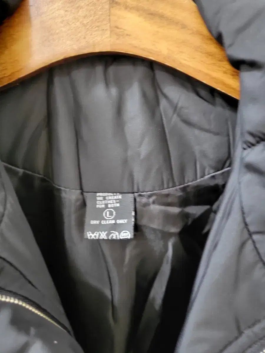 AMERICAN EAGLE ブラック フード ダウン ベスト