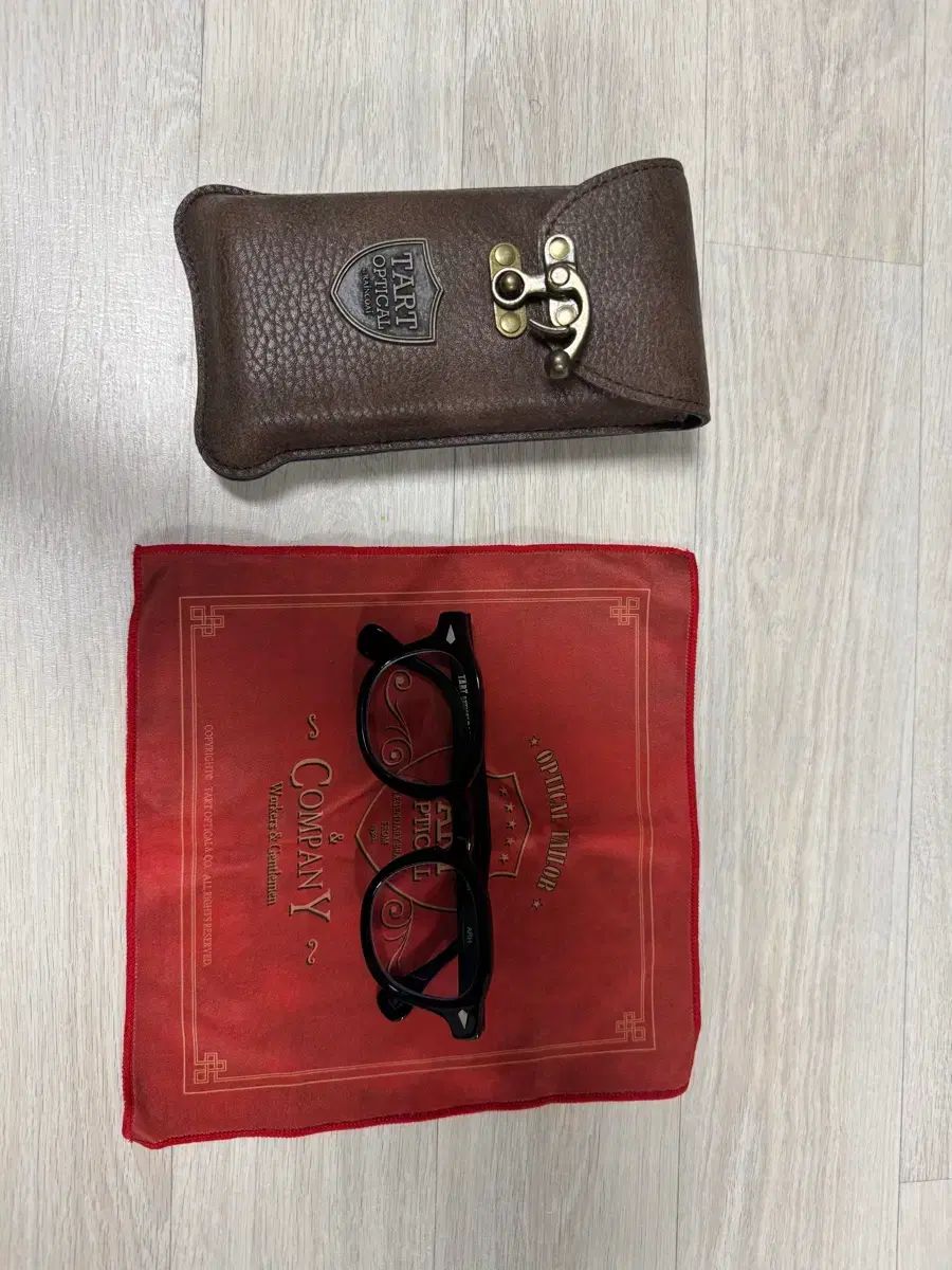 TART OPTICAL ARNEL ヘリテイジ 46 mm ブラック