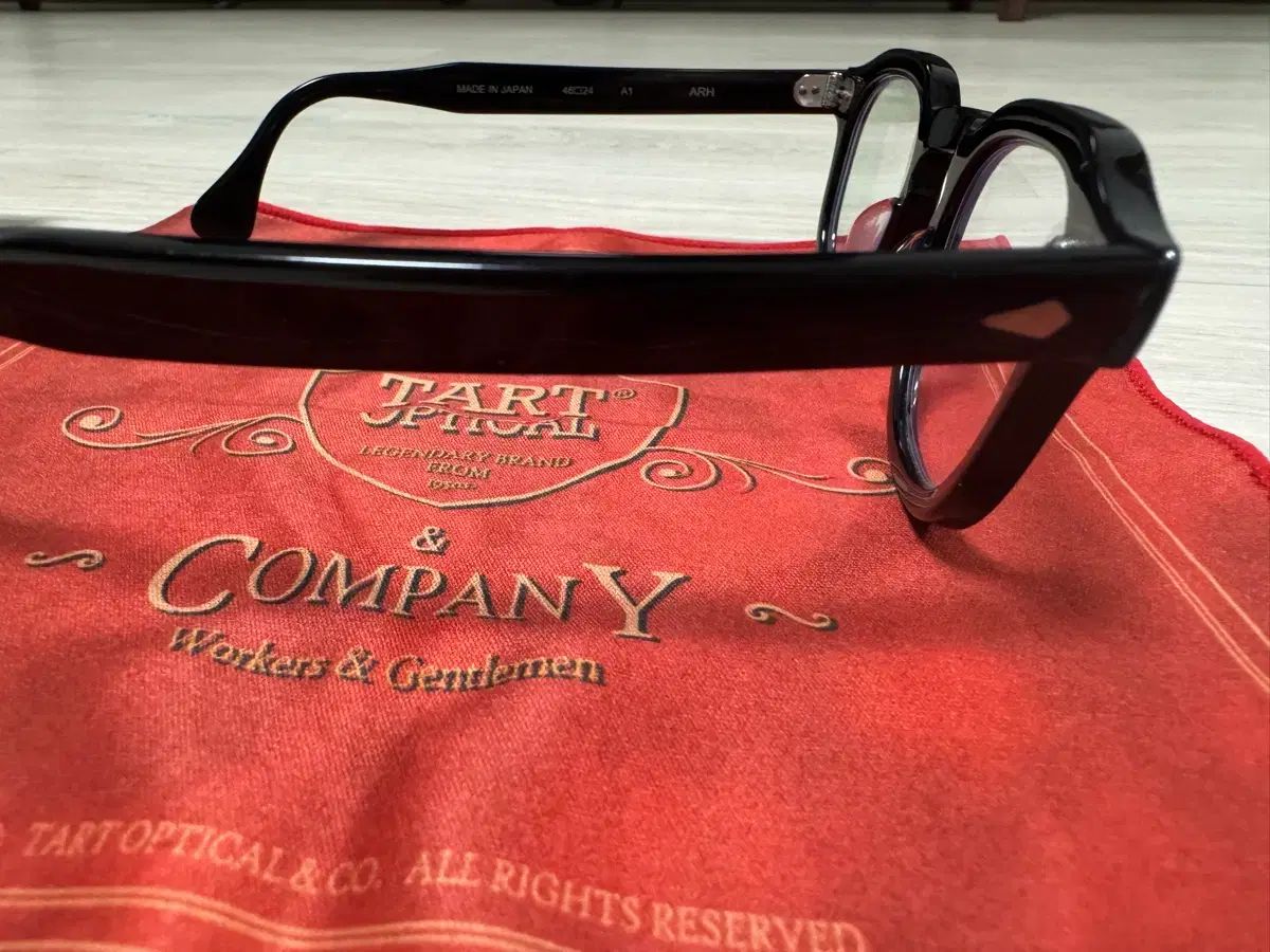  TART OPTICAL ARNEL ヘリテイジ 46 mm ブラック サングラス 小物