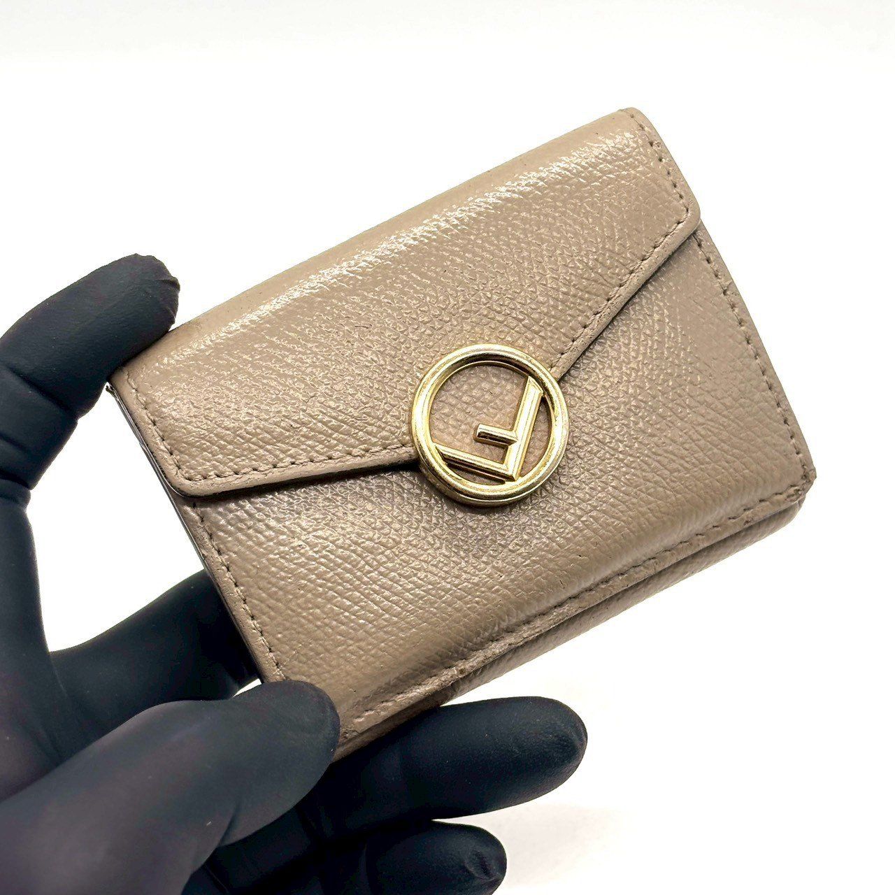 静かに品格宿す】 FENDI フェンディ 三つ折り財布 エフイズ Fロゴ