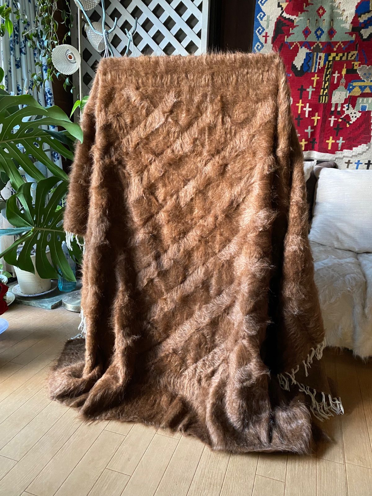 やっと入荷 毛の質が最高艶々キャメルブラウンのアンゴラヤギのモヘアで織られたシイルトバッタニイェ ヴィンテージシイルト な素晴らしいとても柔らかいモヘア 当店27年来トルコ直輸入卸売価格で実現のこの価格 人にも人間にも優しい優れもの ギフトにも最適