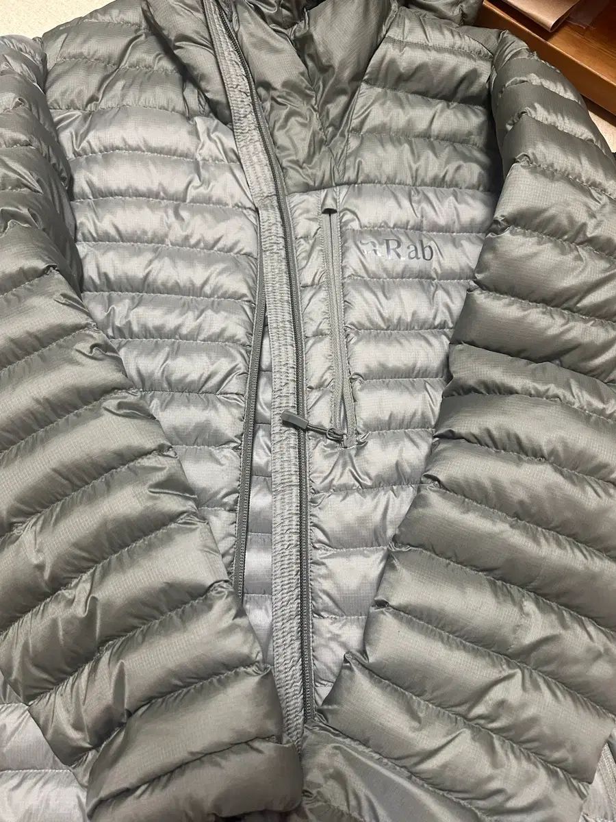 Rab マイクロライト アルパイン ジャケット ライト カーキ ストーン
