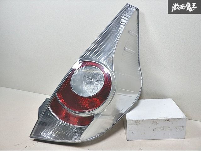 TOYOTA トヨタ 純正 NHP10 アクア 前期 テールライト テールランプ 右