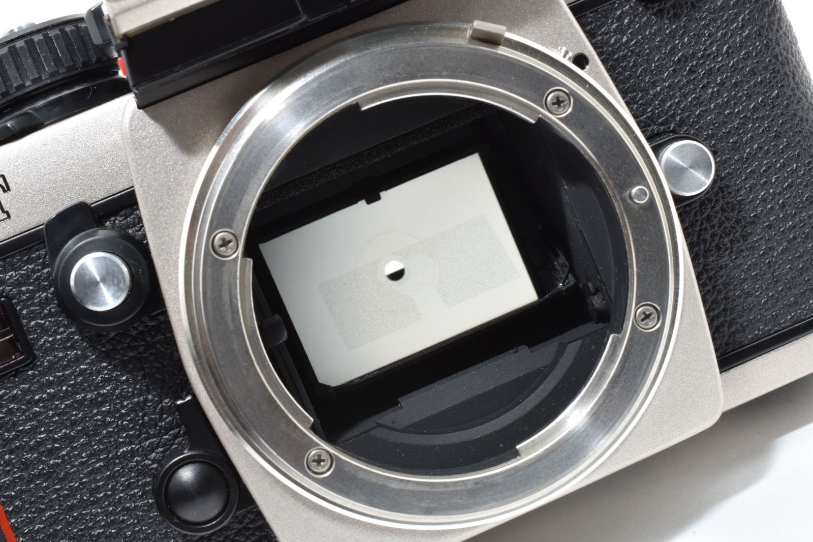 Nikon F3/T チタンカラー 美品 新品級 フィルム一眼 入荷情報】ニコン F3 T (チタンカラー)