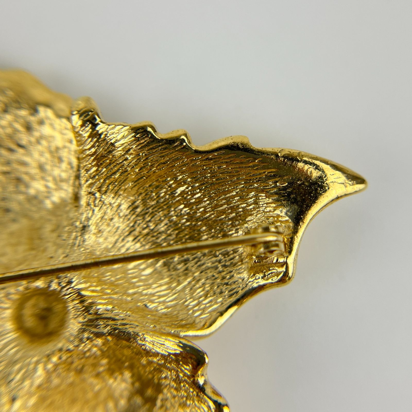 ブローチ ゴールド