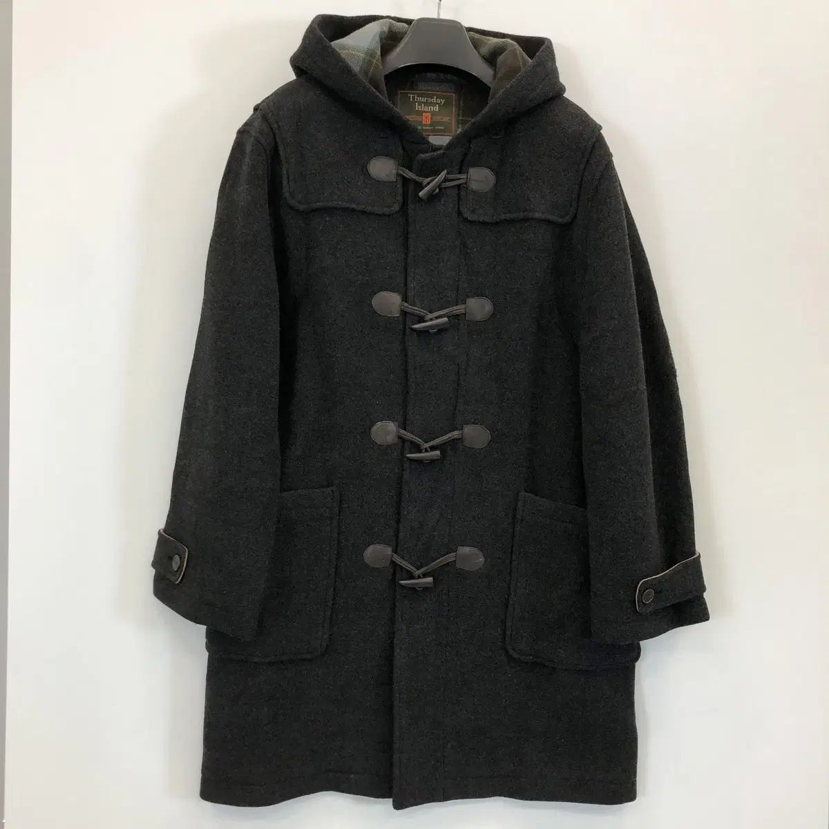 サースデーアイランド ダッフル WHOフードコート 105