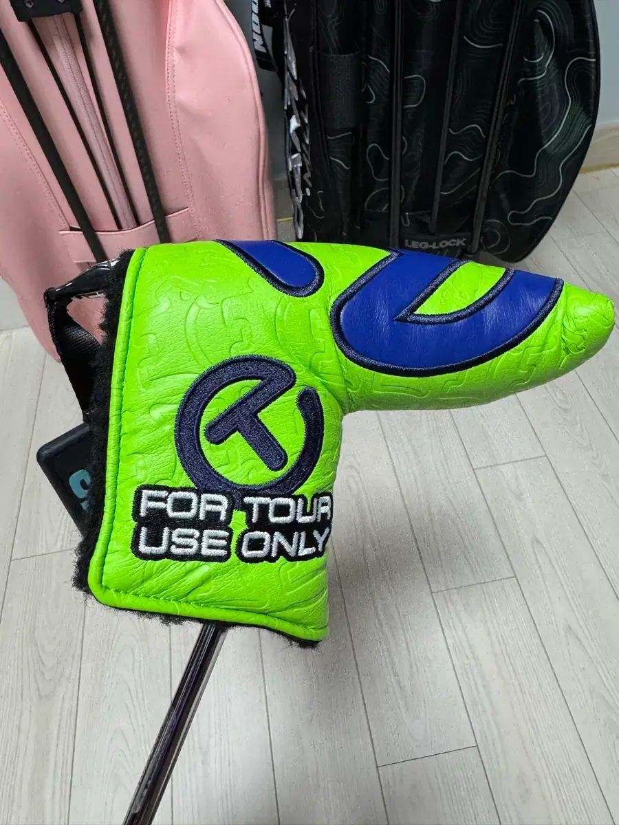 スコッティキャメロン サークルT TOUR BULLDOG パター COVER