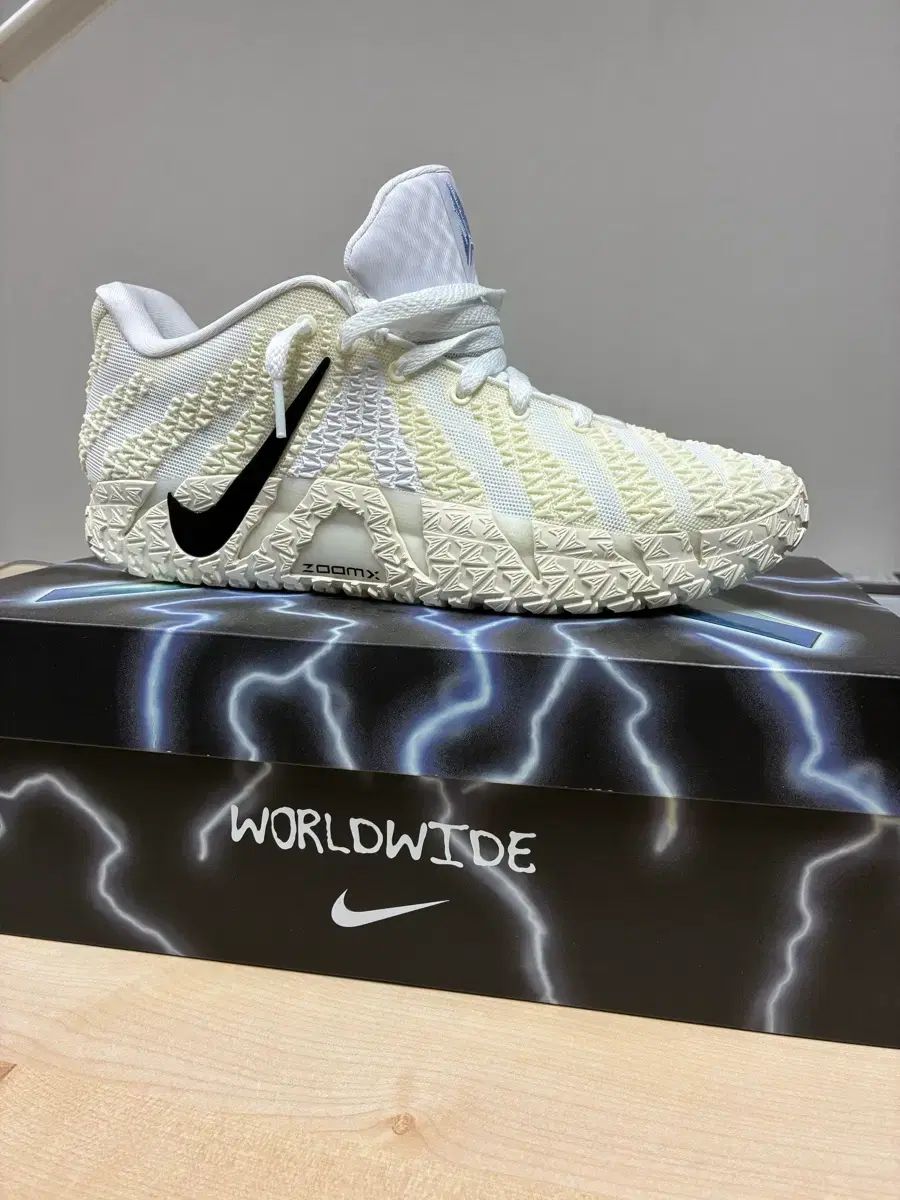  ジャモラント3 ココナッツ ミルク シューズ(男性用) バスケットボール