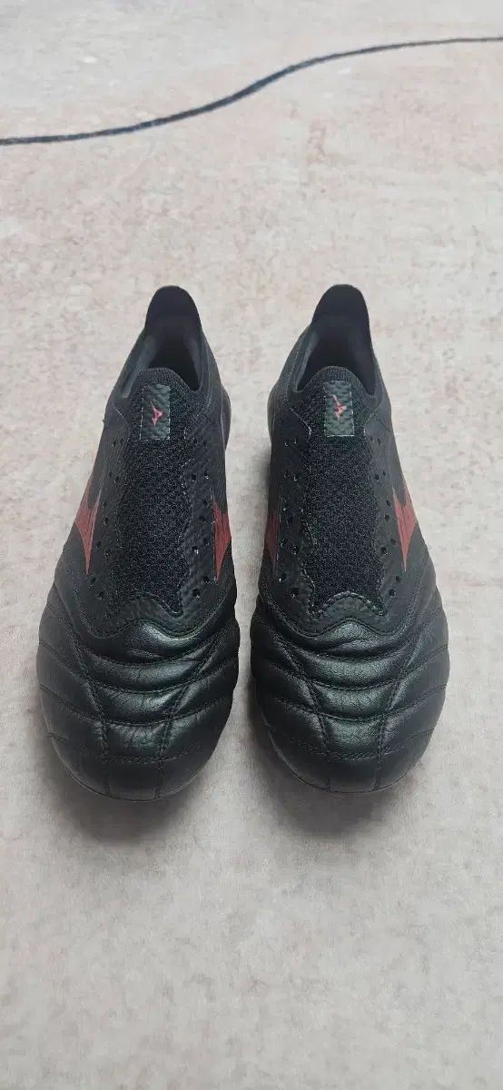 mizuno ミズノ サッカーシューズ ブラック レッド