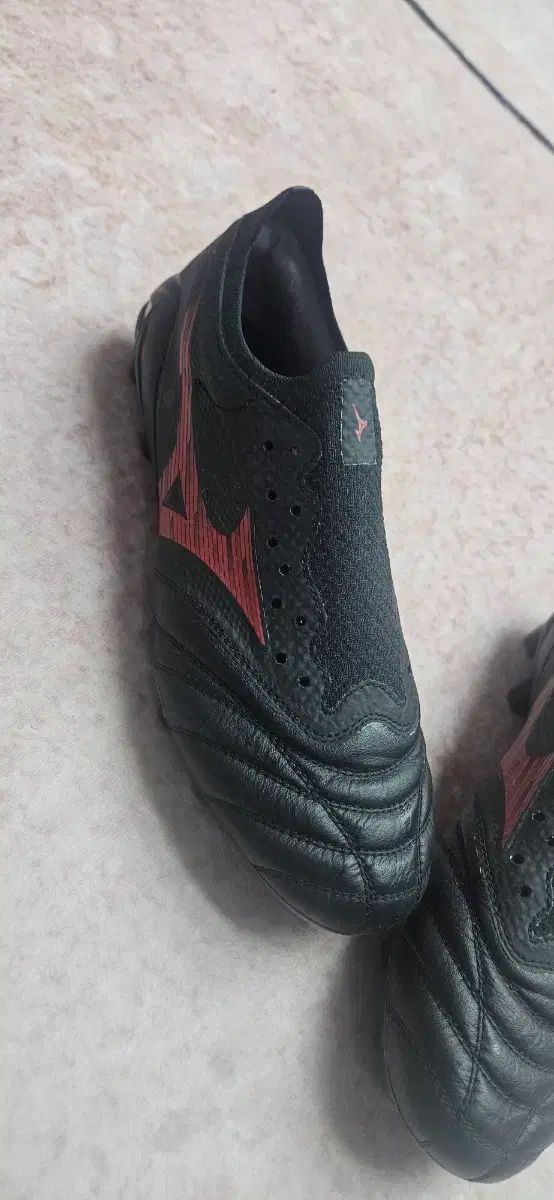 mizuno ミズノ サッカーシューズ ブラック レッド