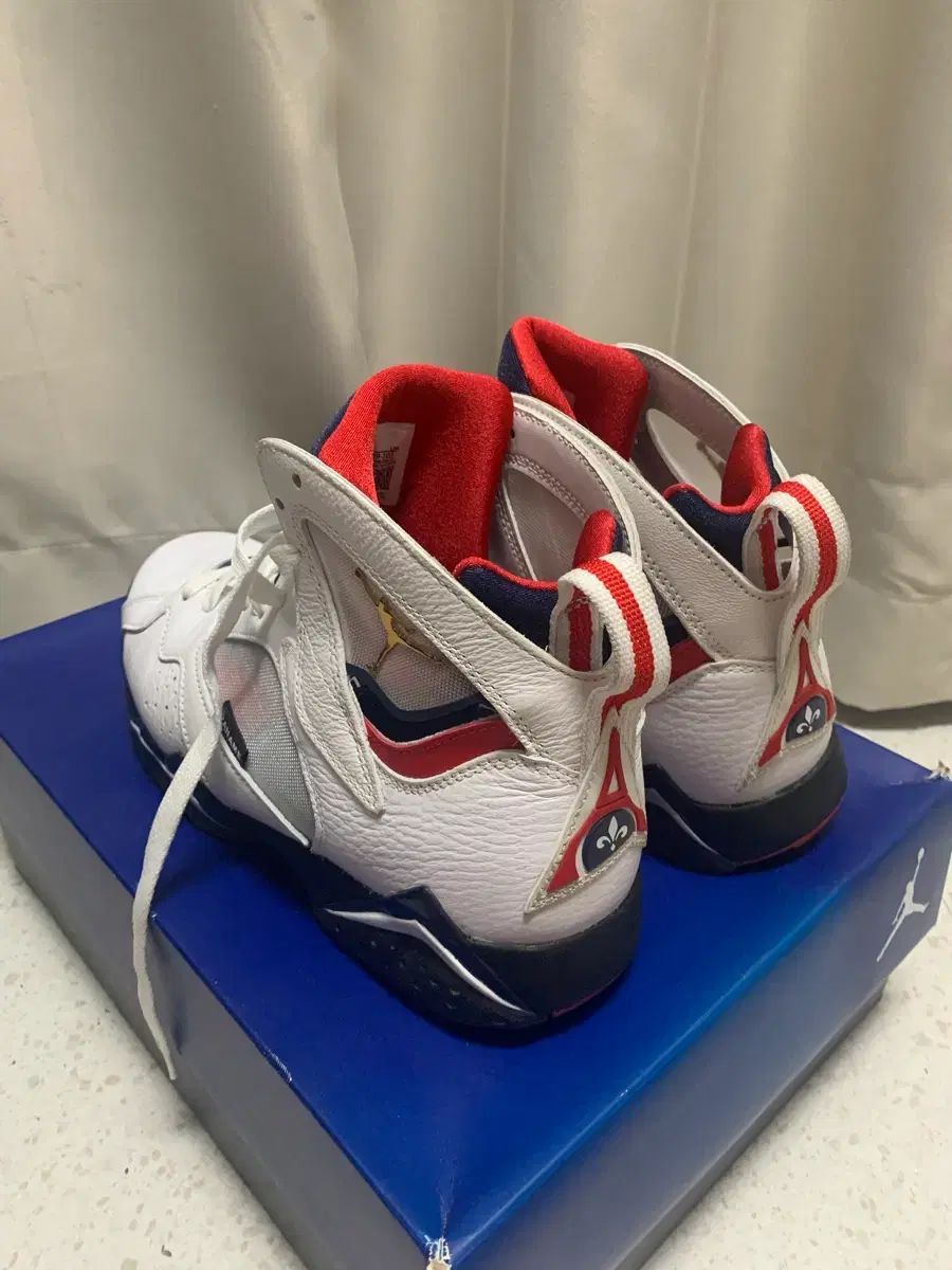 ジョーダン7 パリ サンジェルマンFC コラボ