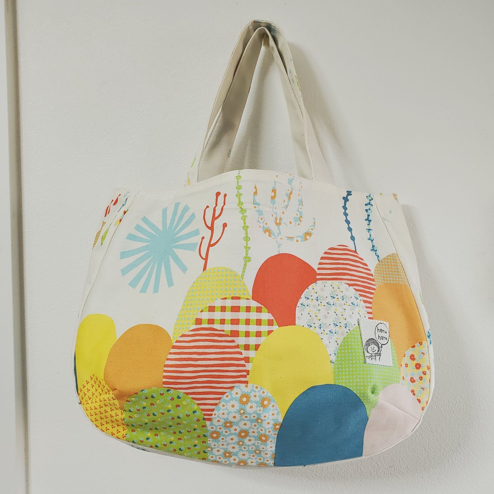 ハンドメイド 普段使いのマチたっぷりラウンドトートバッグ 海の中柄 