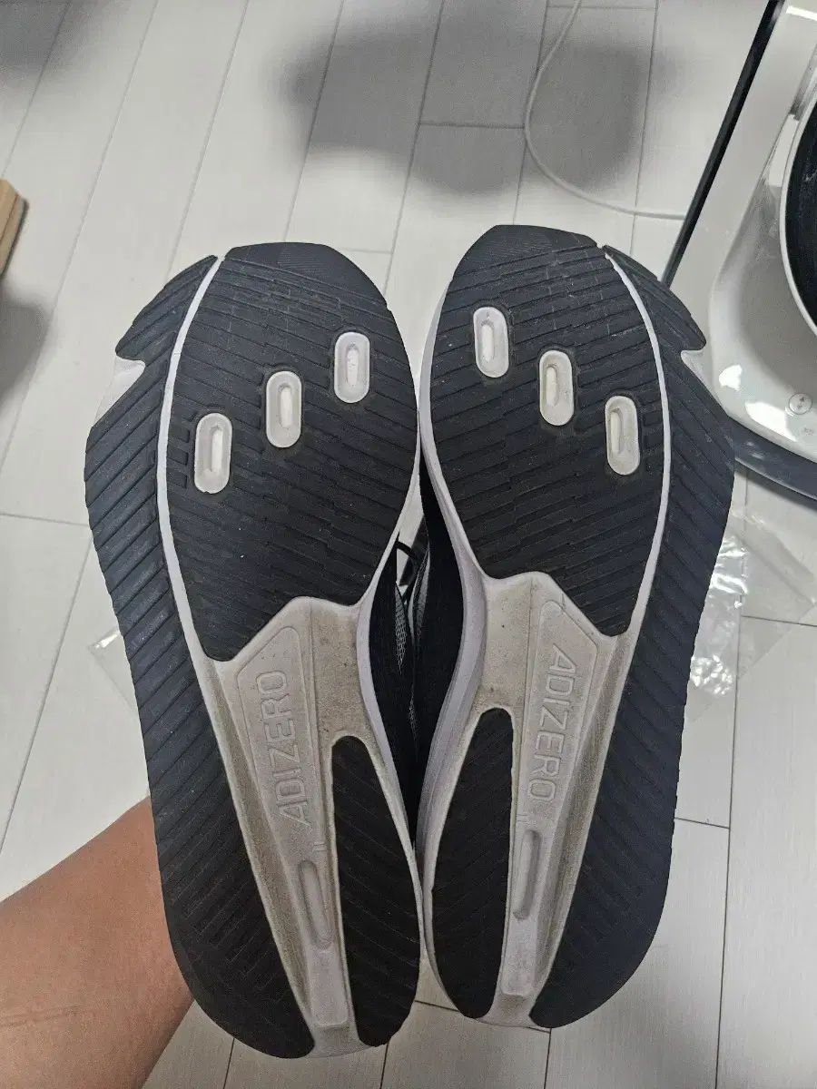 285 アディダス アディゼロSL 2