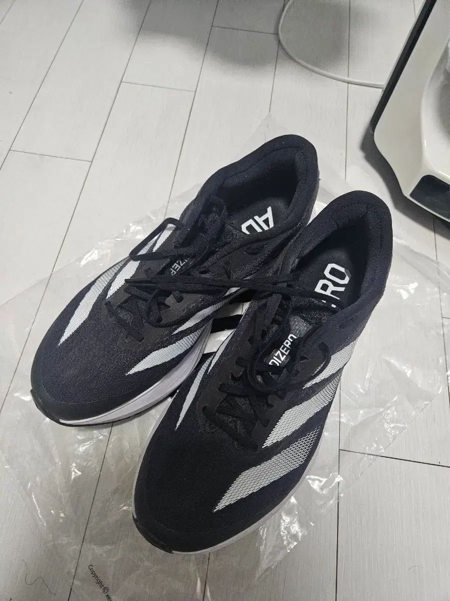 285 アディダス アディゼロSL 2