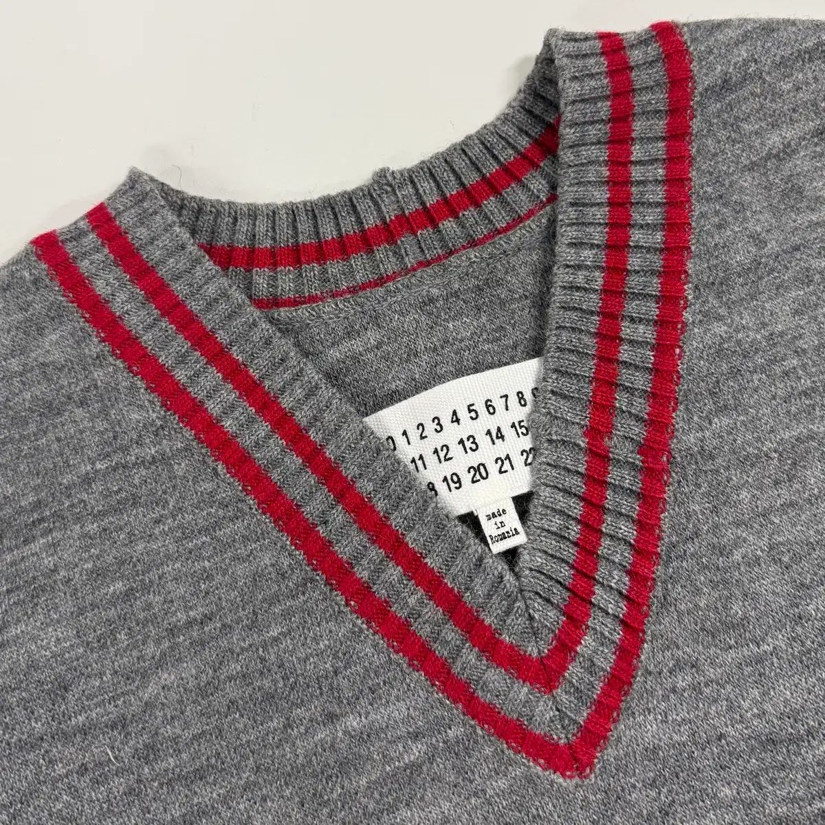 メゾンマルジェラ ダメージ ニット ベスト - メルカリ