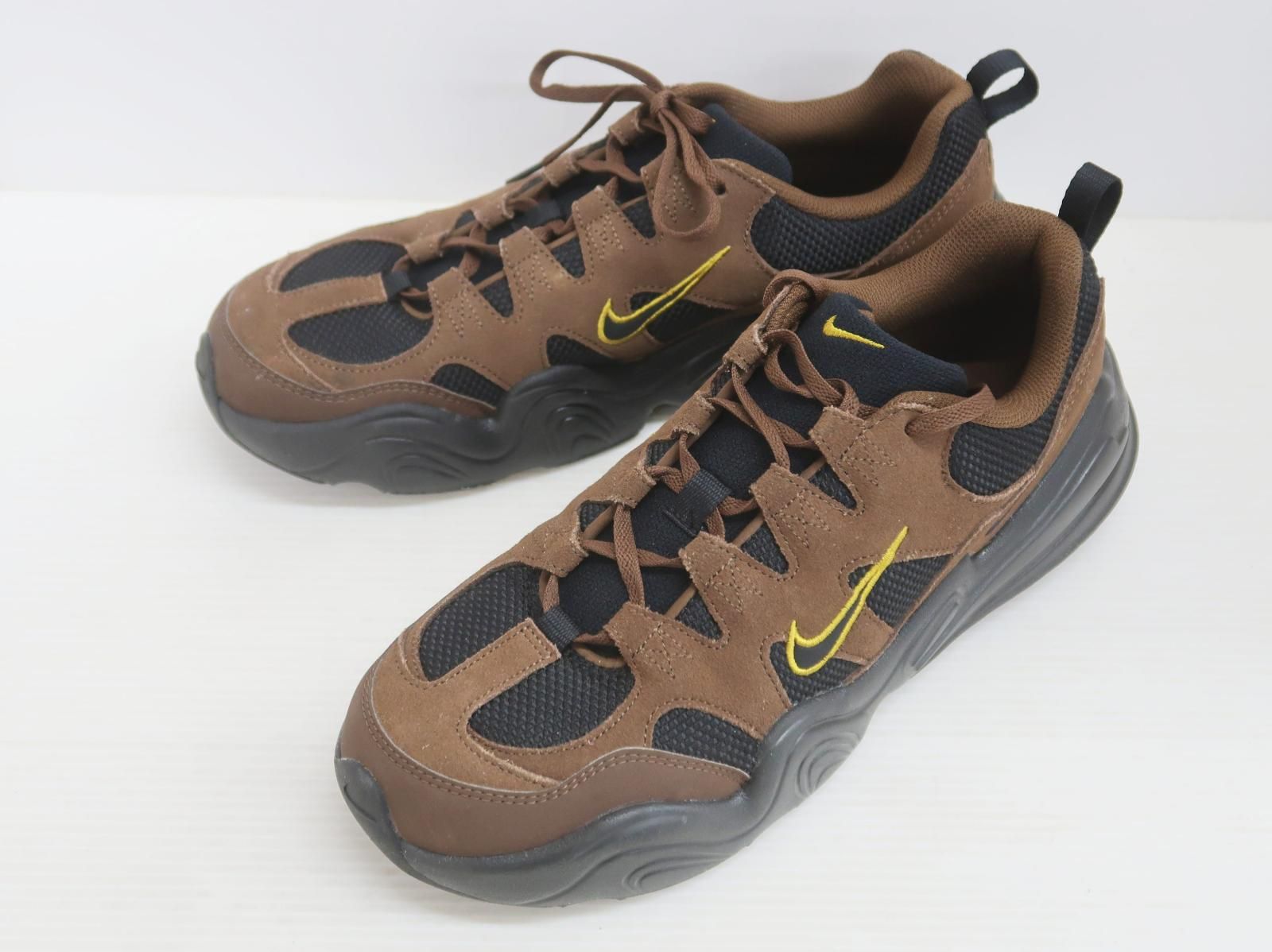 2520 NIKE ナイキ TECH HERA テック ヘラ FJ 9532 200 スニーカー 28 5㎝
