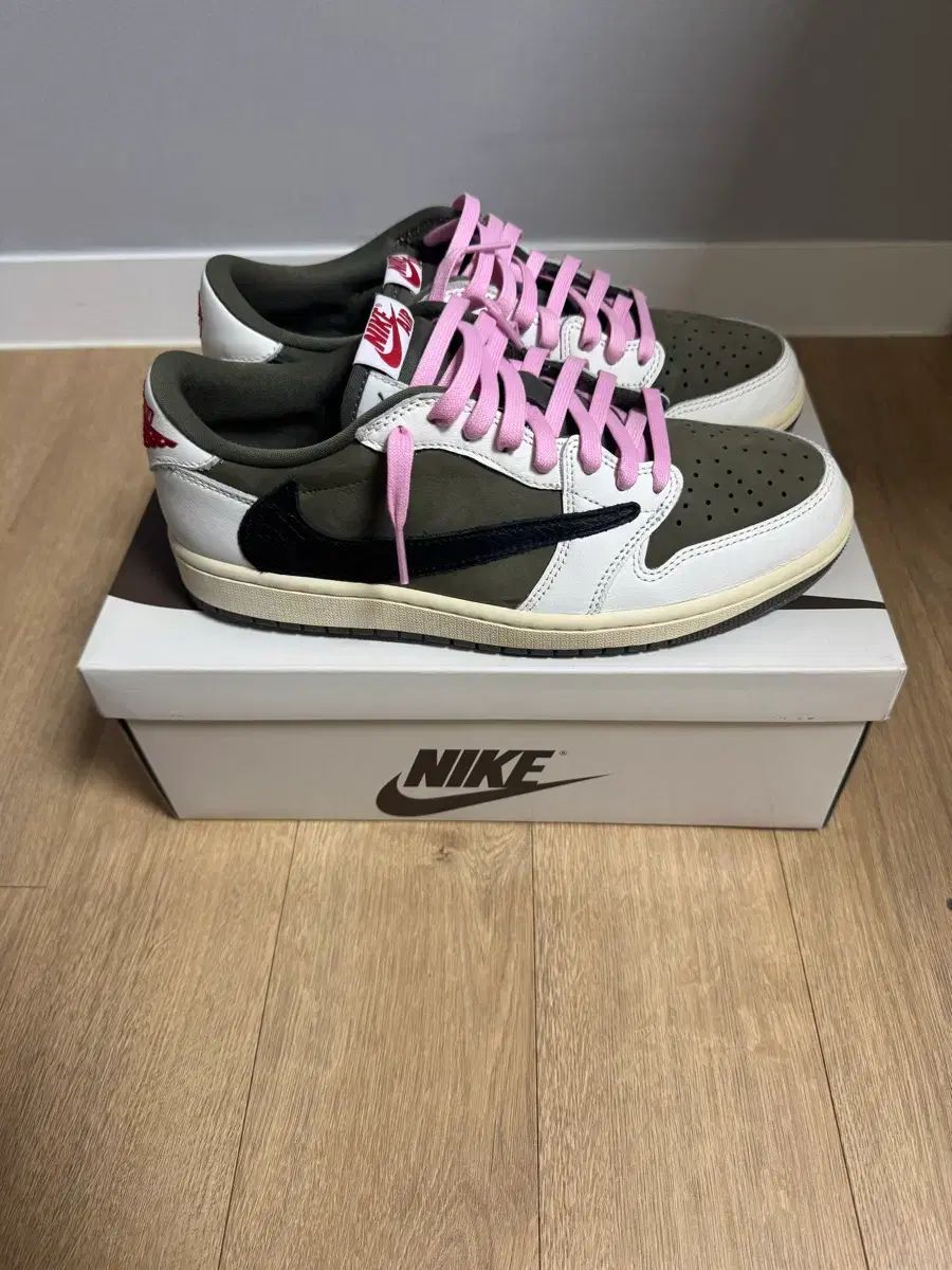 ジョーダン1 x トラヴィス スコット リバース オリーブ 260