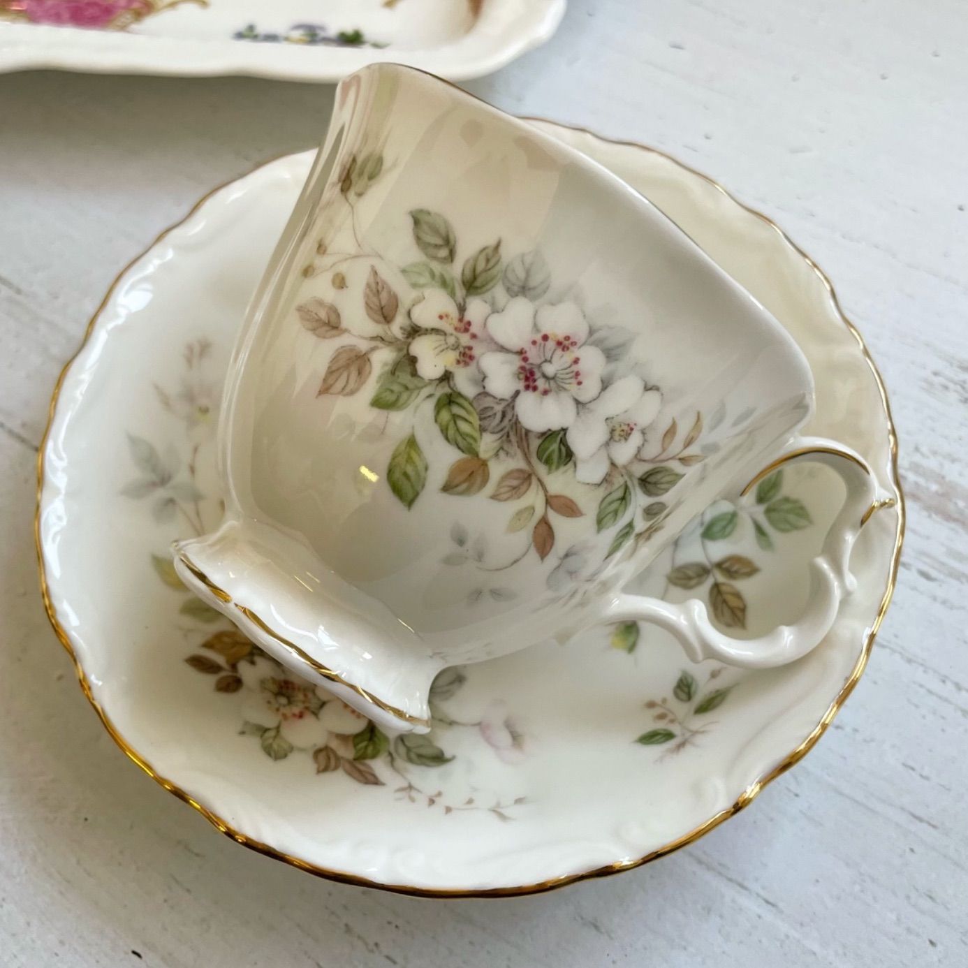 今ならショップフォローで10%off ☆ ROYAL ALBERT ハワース・カップ