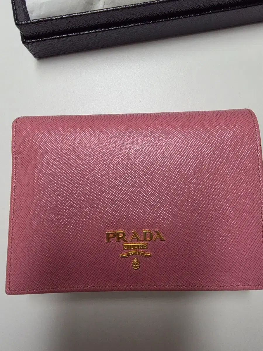 プラダ サフィアーノ ピンク 二つ折り財布