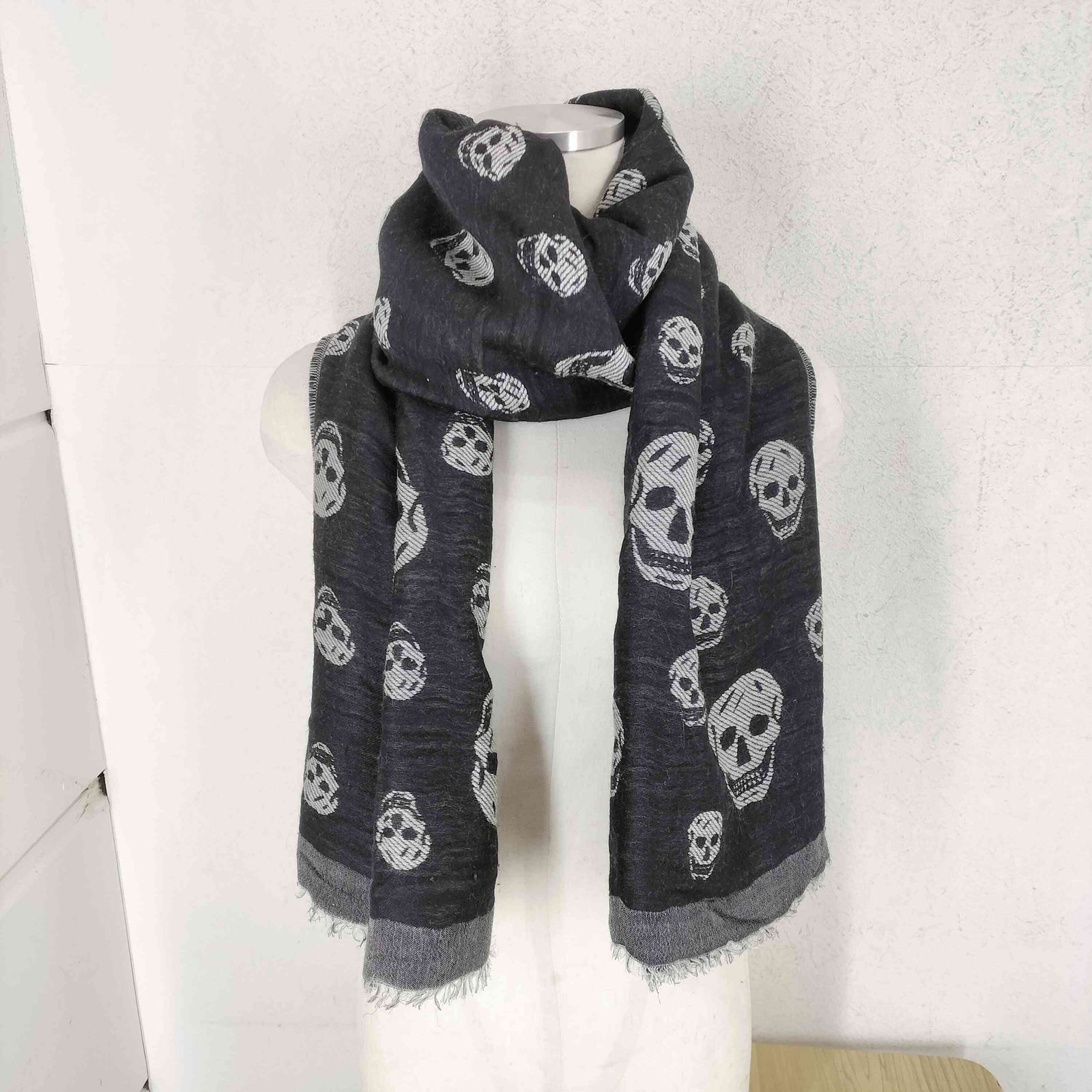 アレキサンダーマックイーン Alexander McQueen スカルデザイン