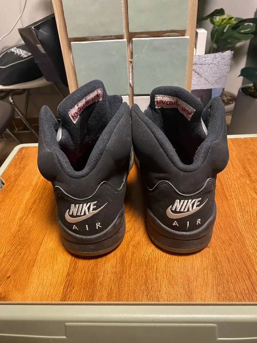 ブラック メタリック