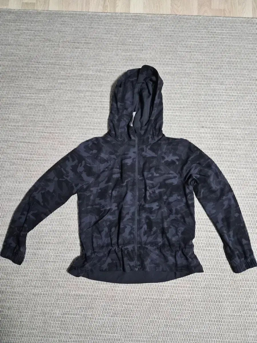 ルルレモン フードジップアップ ウィンドブレーカー