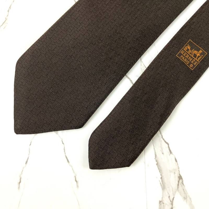 【美品】エルメス　ネクタイ　ファソネ　刺繍　H柄　パターン HERMES エルメス ネクタイ ファソネ ワンポイント刺繍 クローバー H柄