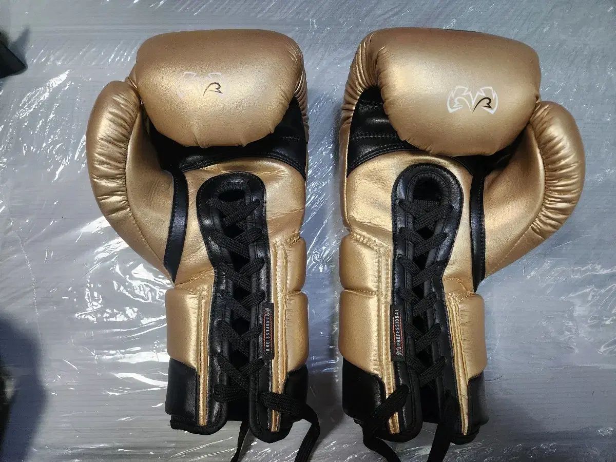 ボクシンググローブ