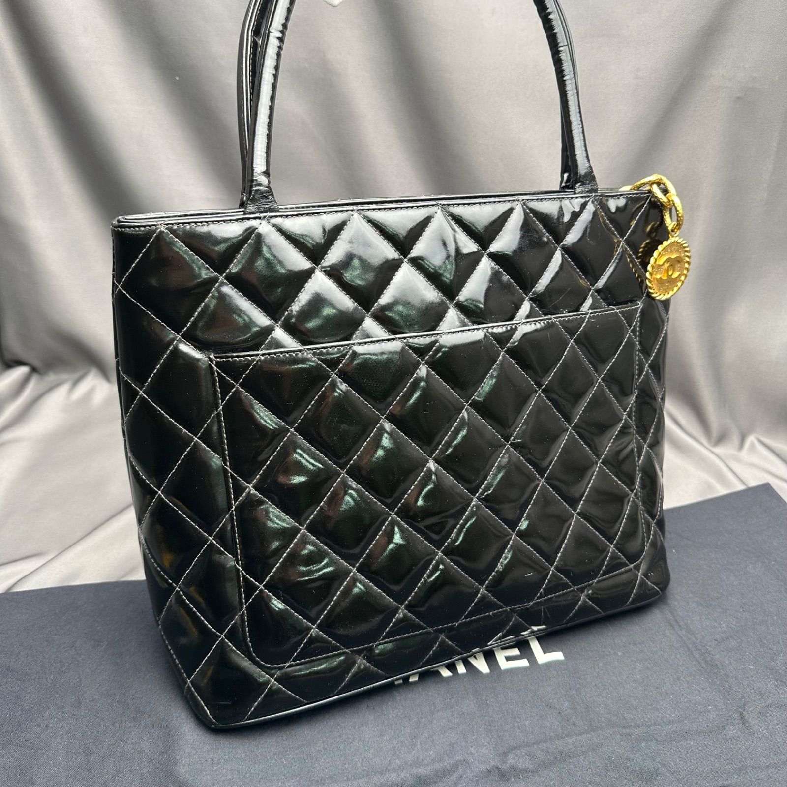 m319 CHANEL シャネル マトラッセ エナメル 復刻トート トートバッグ