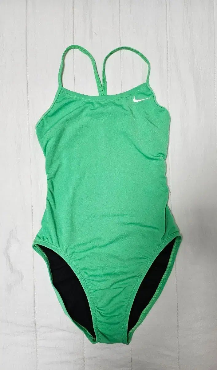 ナイキ カットアウト グリーンショック 28 黒裏地