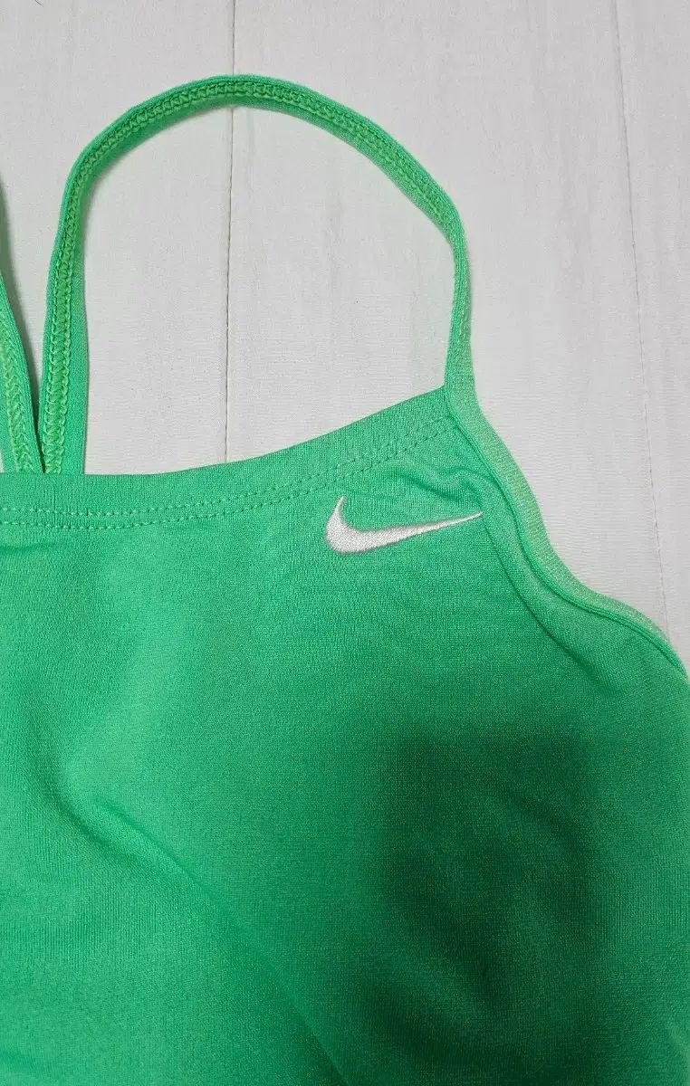  ナイキ カットアウト グリーンショック 28 黒裏地 その他 水着 ラッシュガード