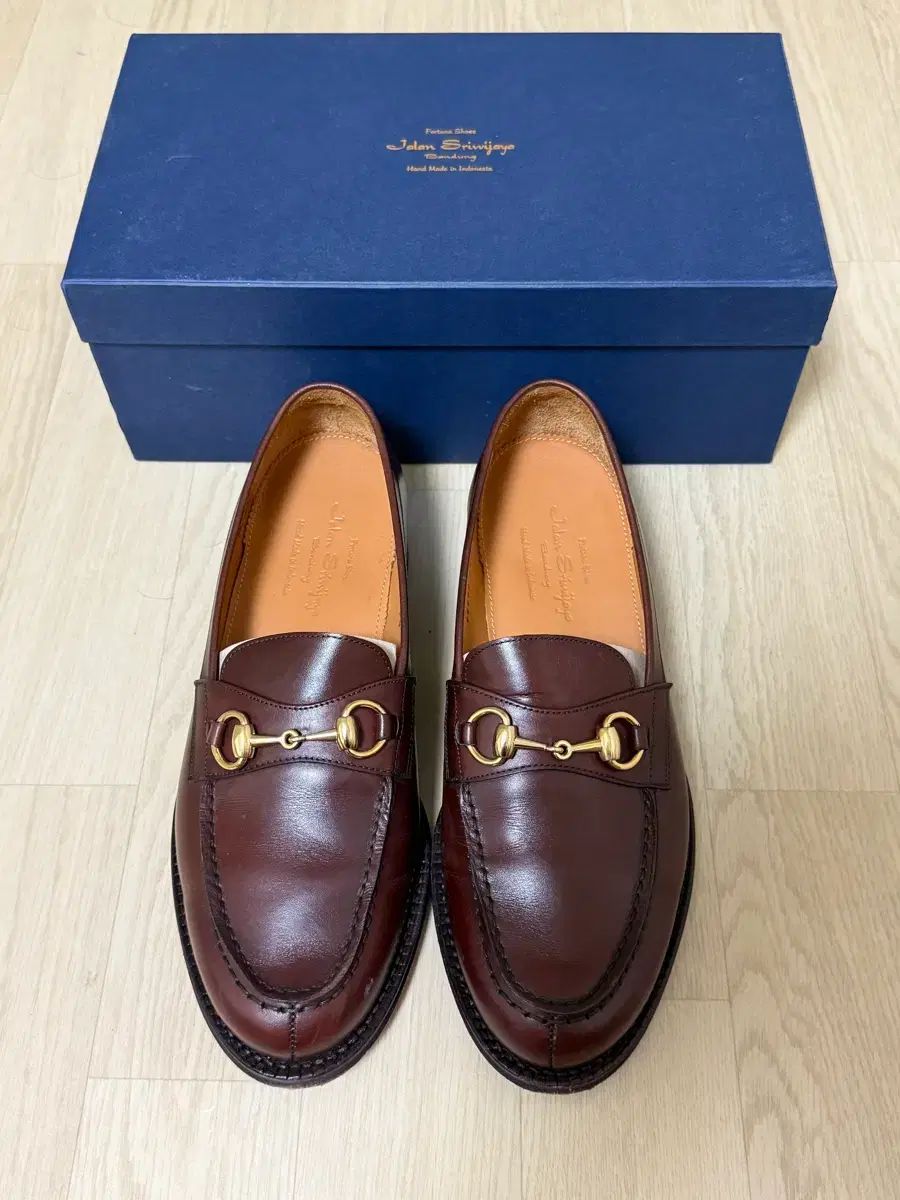 ジャランスリウァヤ ホースビット ローファー