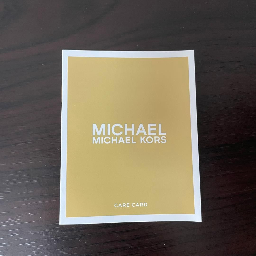 三つ折り財布 シグネチャー柄