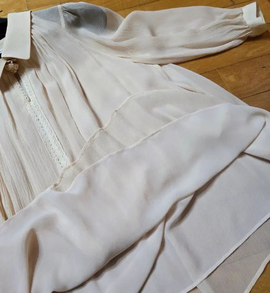 シルク ブラウス