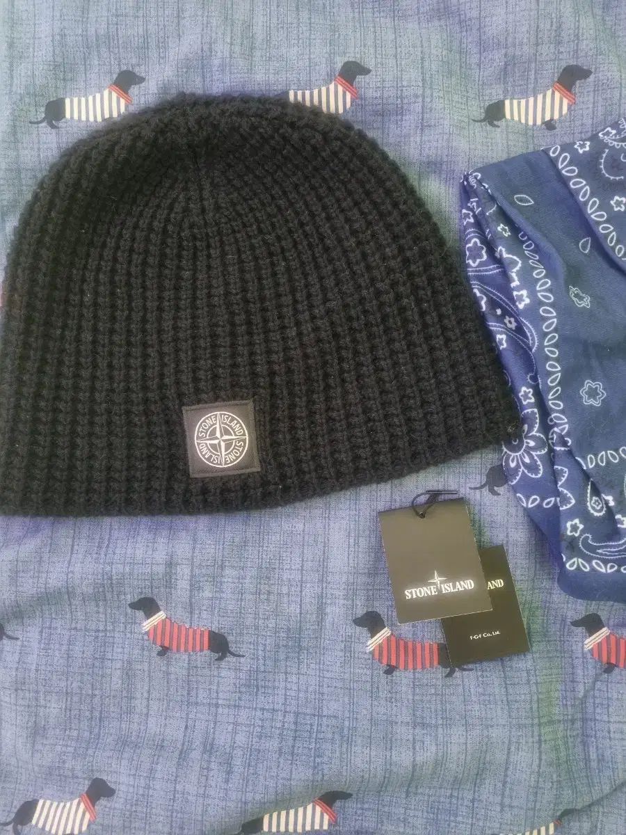 STONE  ブラックニット帽 ストーンアイランド ビーニー ストーンアイランド 23fw ワッフルニット ビーニー ブラック - メルカリ