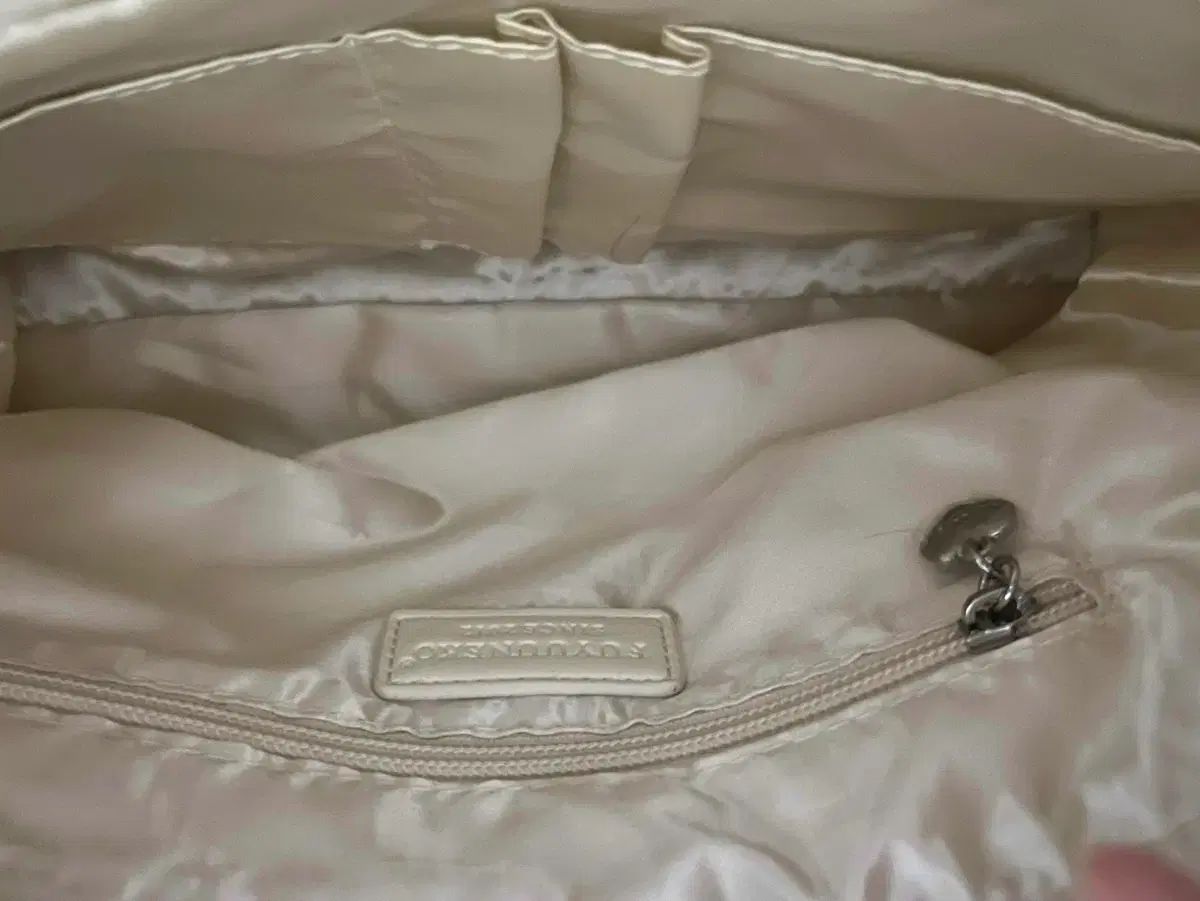  FUYUUNEKO フユネコ アイボリー 痛バッグ ヒヨリ その他 バッグ