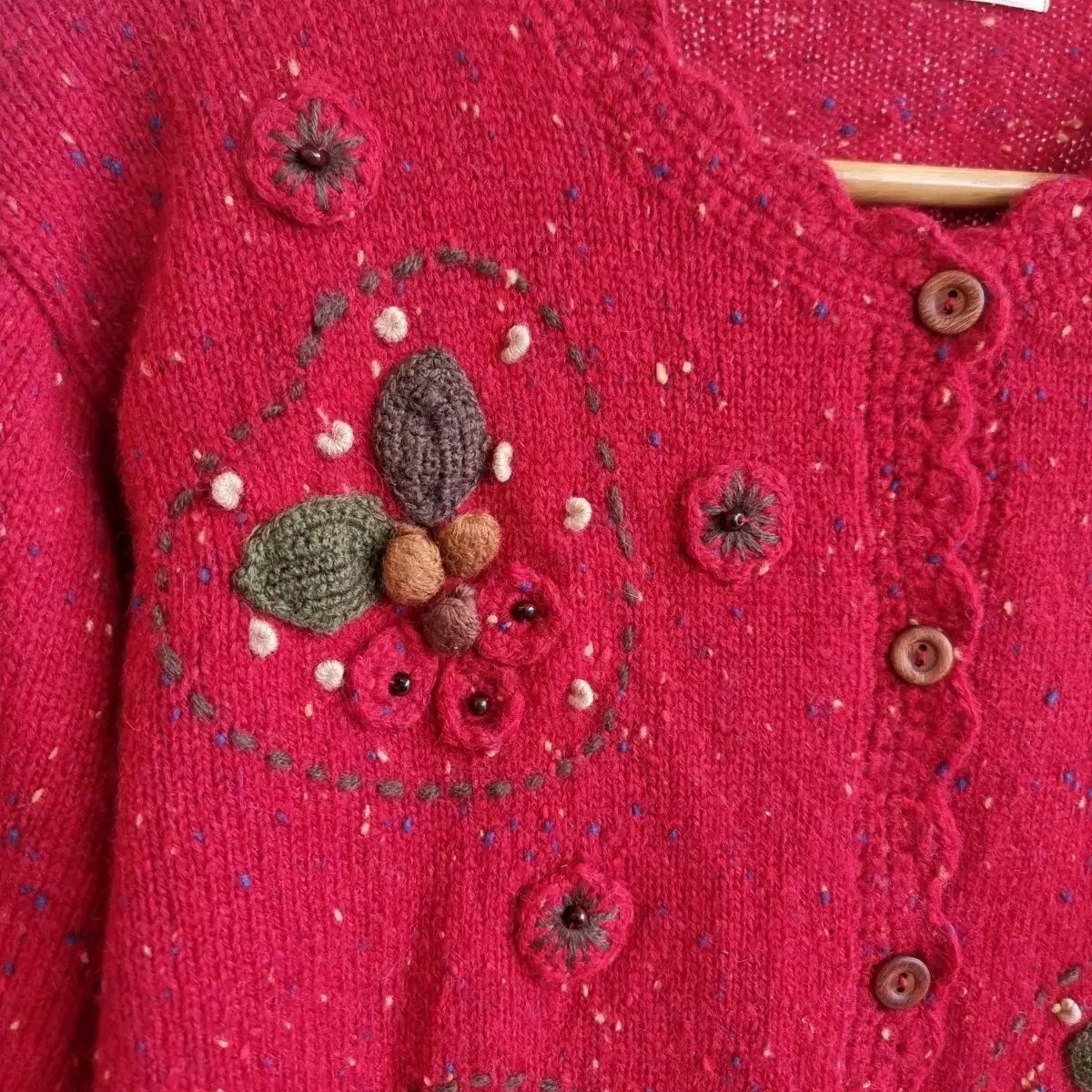 Lefumoir レッド ウール ニット カーディガン 立体 フラワー 刺繍