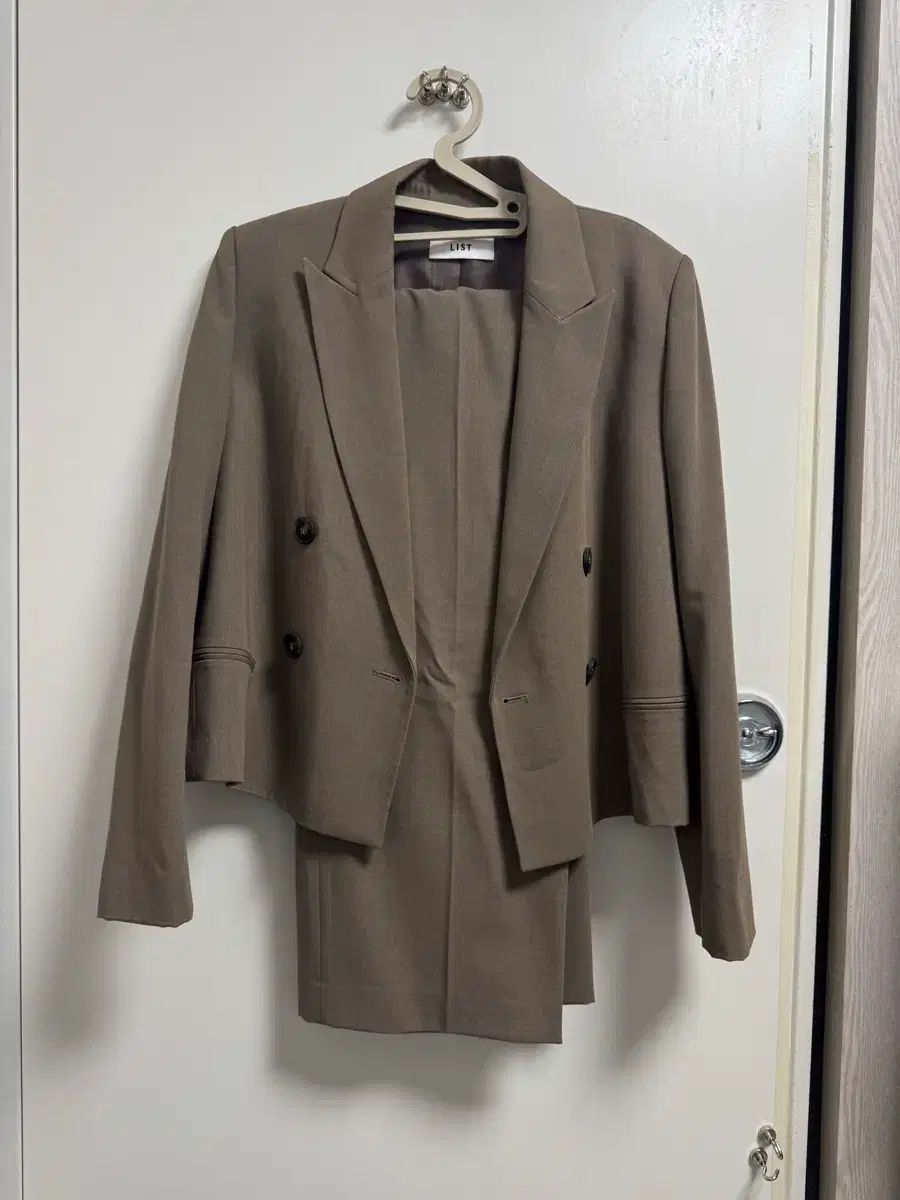 LIST レディース ジャケット ズボン スーツ セット ブラウン 55