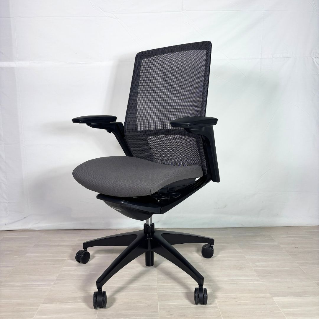 製 オカムラ フィノラチェア 稼働アーム ミディアムグレー