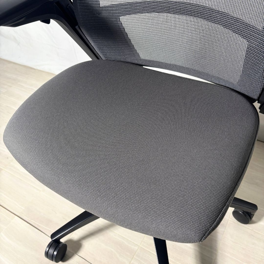  製 オカムラ フィノラチェア 稼働アーム ミディアムグレー バルコニーチェア オフィスチェア ワークチェア 椅子 チェア