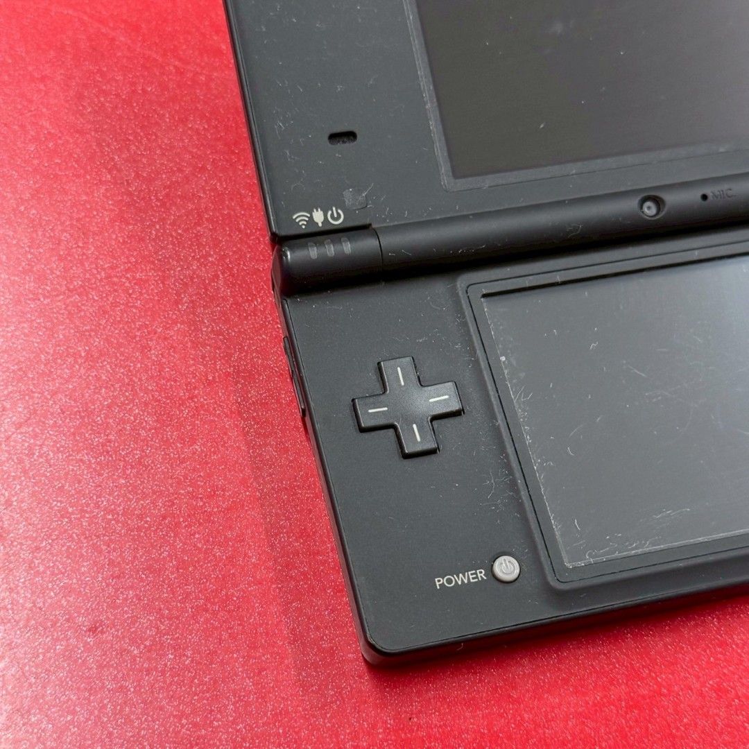 □ニンテンドーDSi 本体 ブラック ニンテンドーDSハード 本体のみ