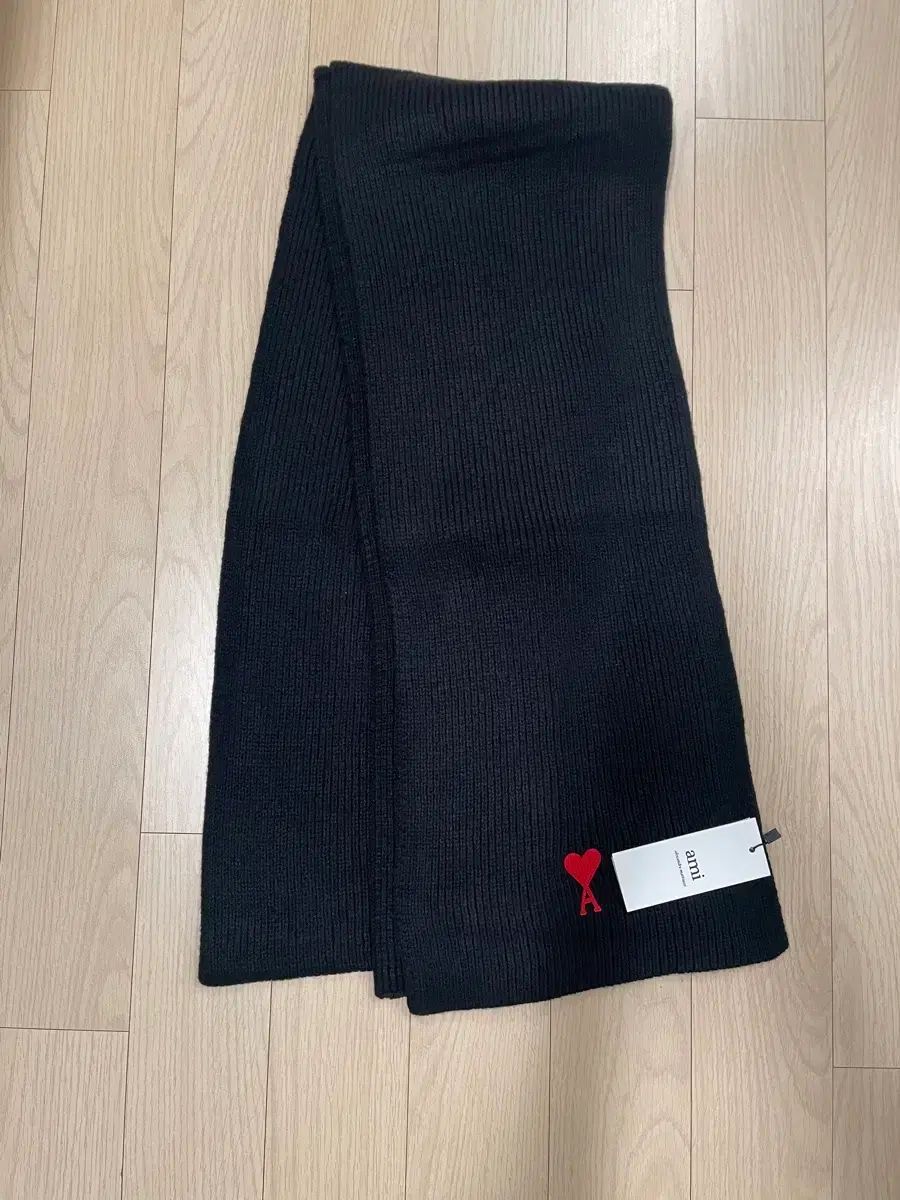 アミ スモール ハートロゴ マフラー ブラック