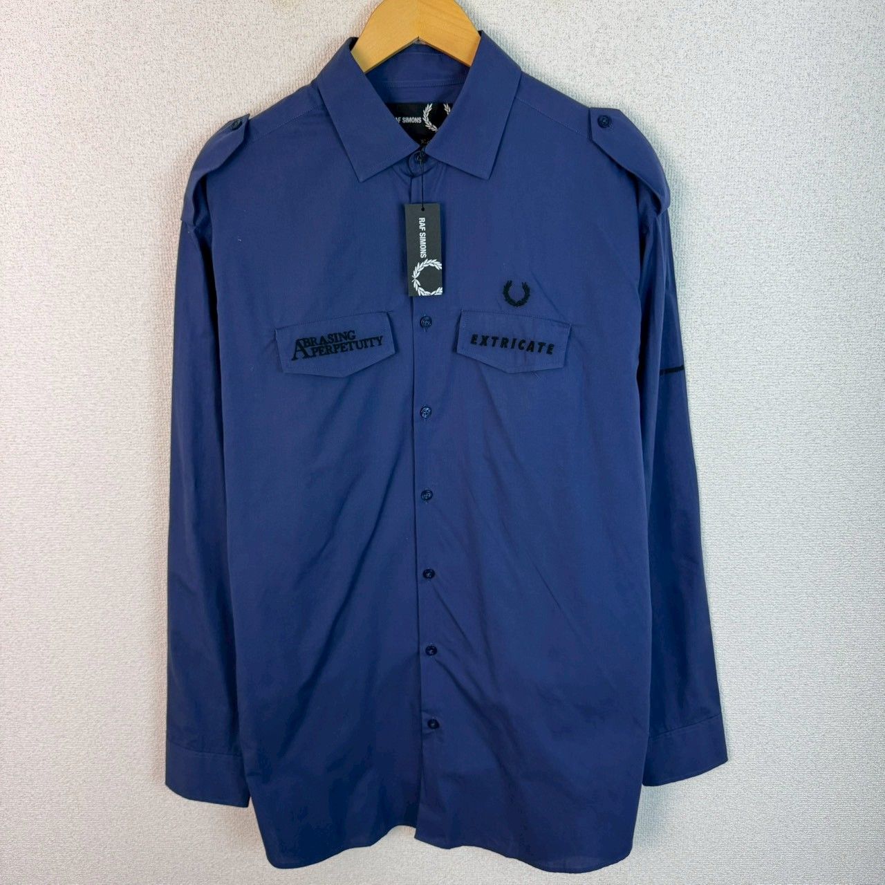 FRED PERRY × RAF SIMONS 長袖シャツ ロゴ刺繍 Sサイズ メンズ 古着 モード クラシック
