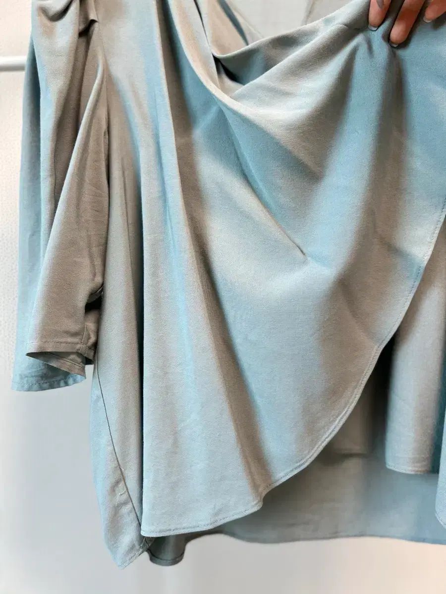 アイオーネ 私は花 四季 コットン ブラウス スカイブルー